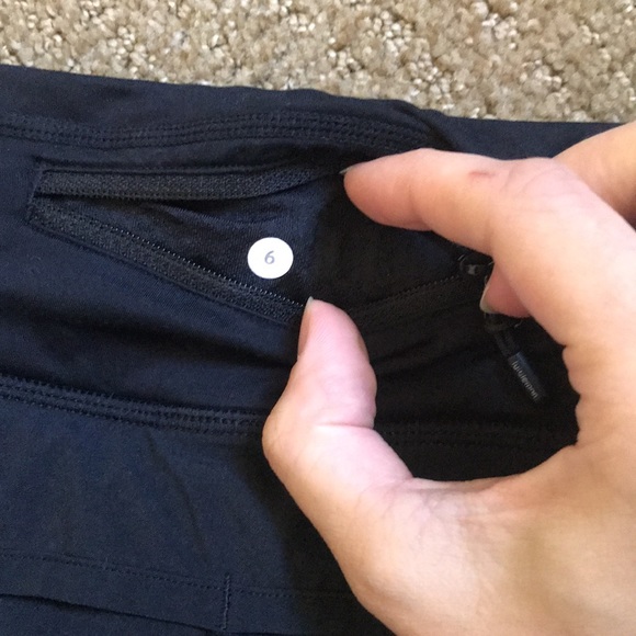 Lululemon Speed Up Mid-Rise Lined Short in black size 6 - Picture 9 of 9